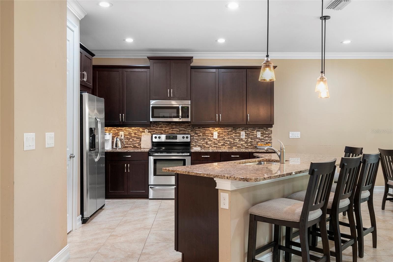 1015 BLUFFWOOD DRIVE — photo 10 of 44