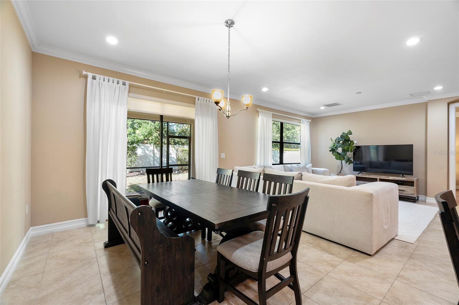 1015 BLUFFWOOD DRIVE — photo 8 of 44