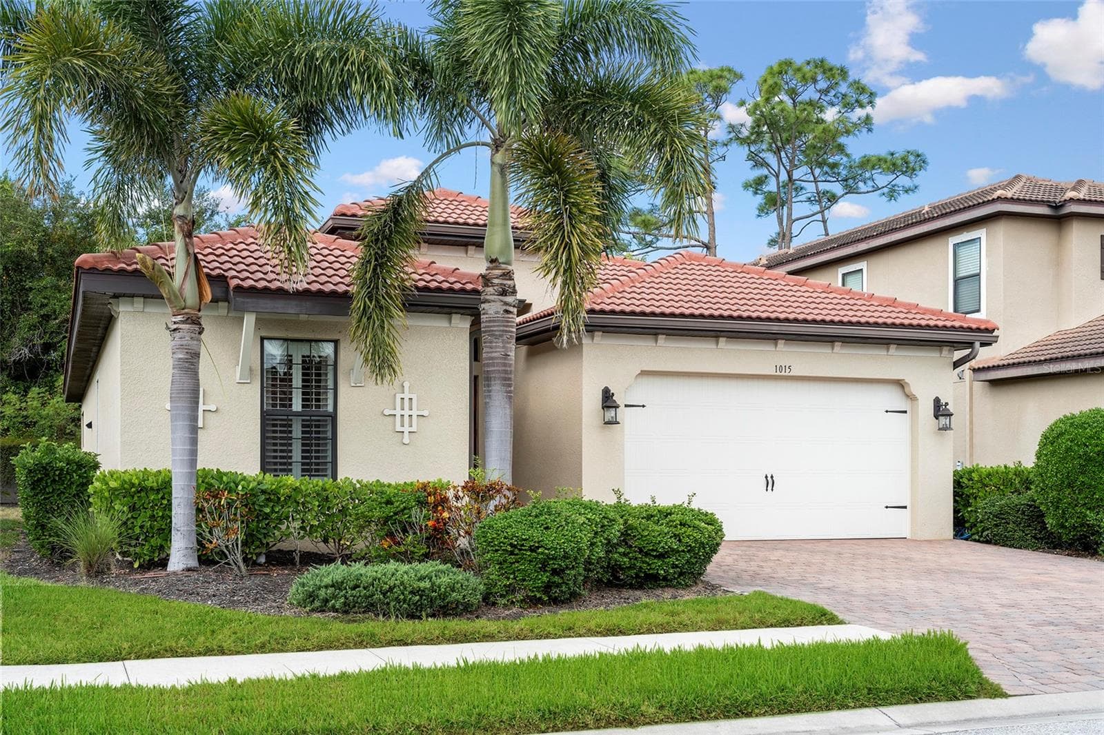 1015 BLUFFWOOD DRIVE — photo 1 of 44