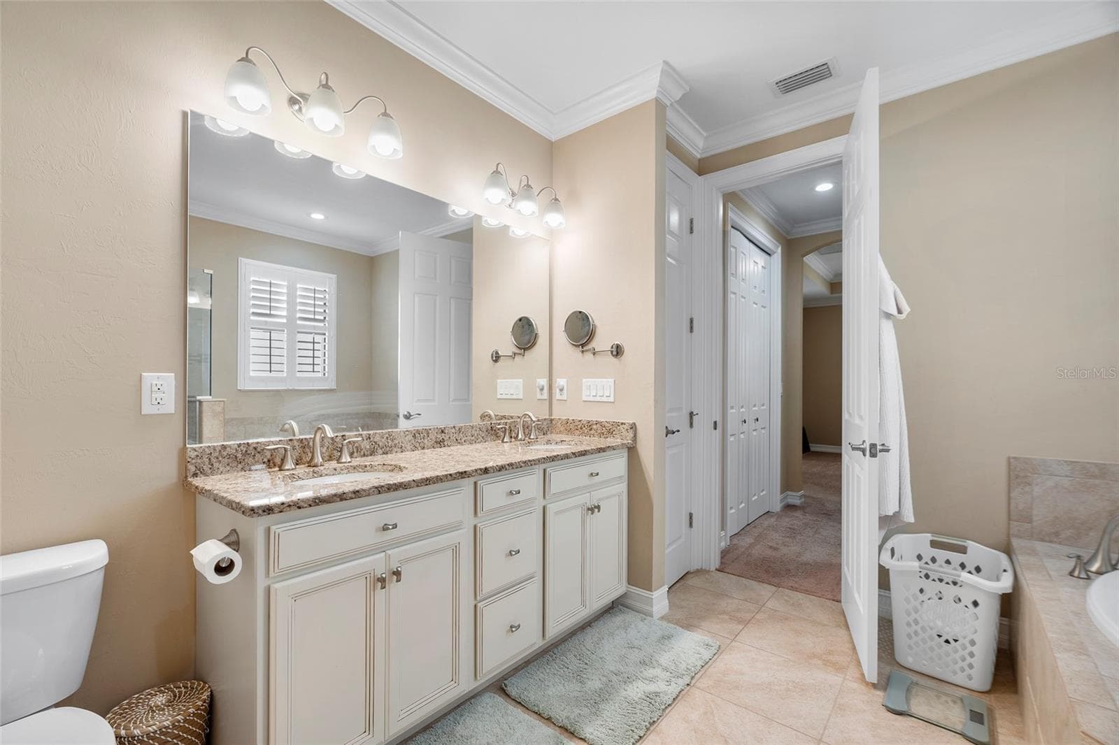 1015 BLUFFWOOD DRIVE — photo 19 of 44