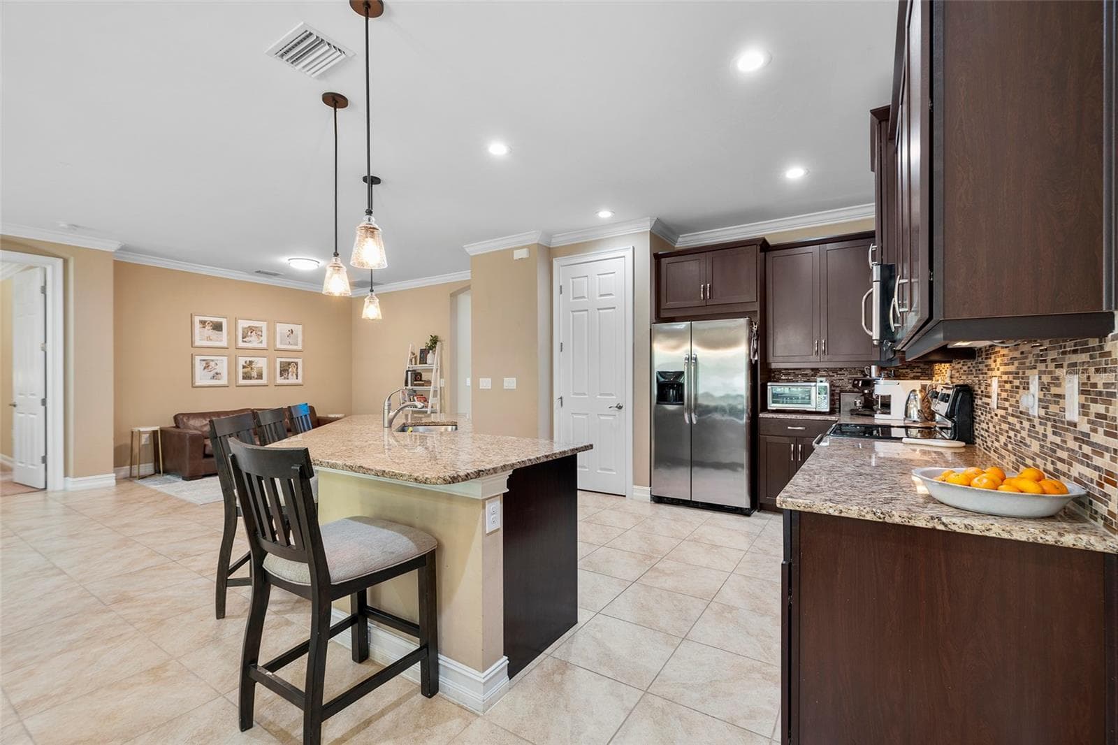 1015 BLUFFWOOD DRIVE — photo 11 of 44