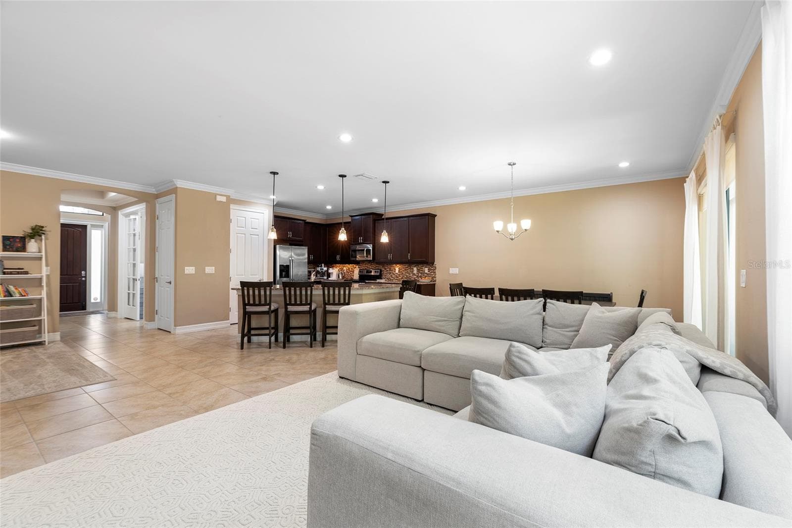 1015 BLUFFWOOD DRIVE — photo 6 of 44
