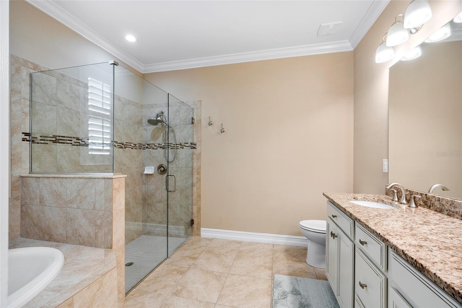1015 BLUFFWOOD DRIVE — photo 18 of 44