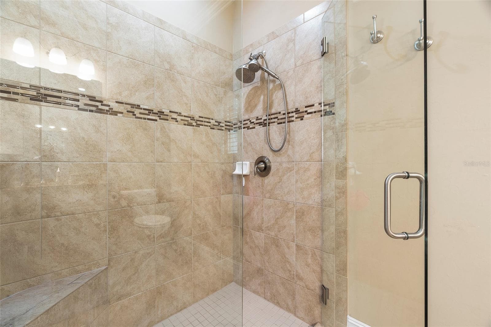 1015 BLUFFWOOD DRIVE — photo 21 of 44