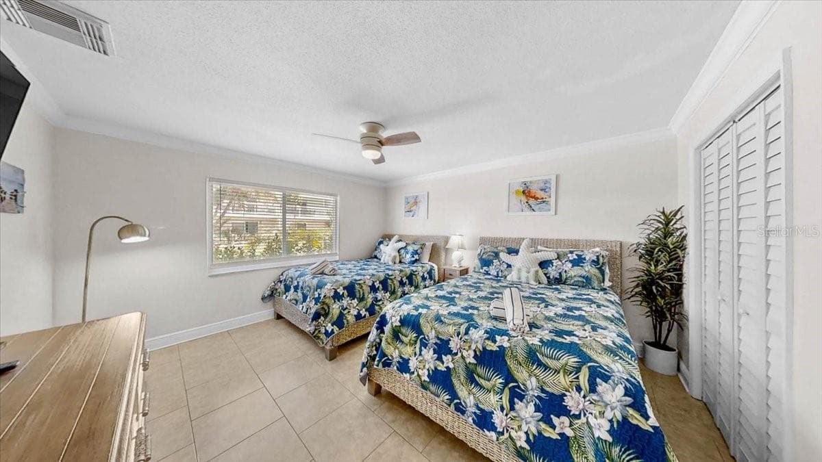 5830 MIDNIGHT PASS ROAD — photo 16 of 46
