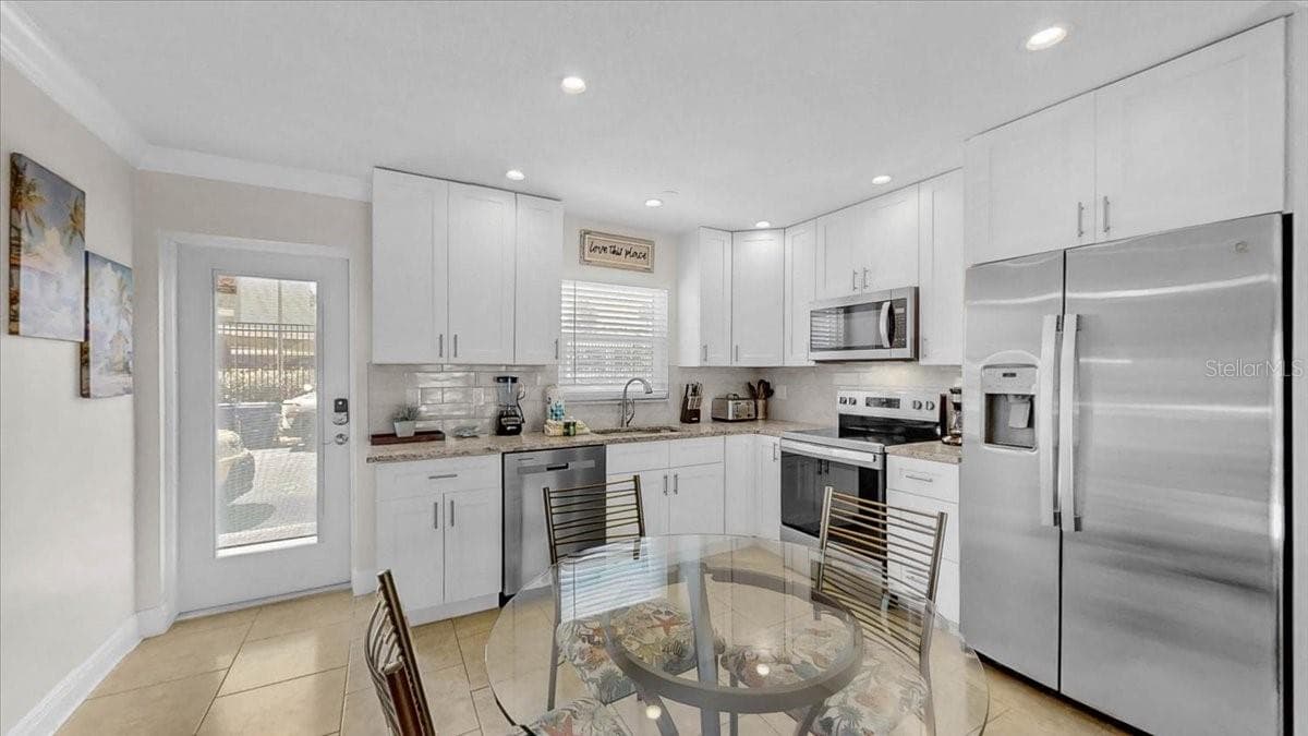 5830 MIDNIGHT PASS ROAD — photo 10 of 46