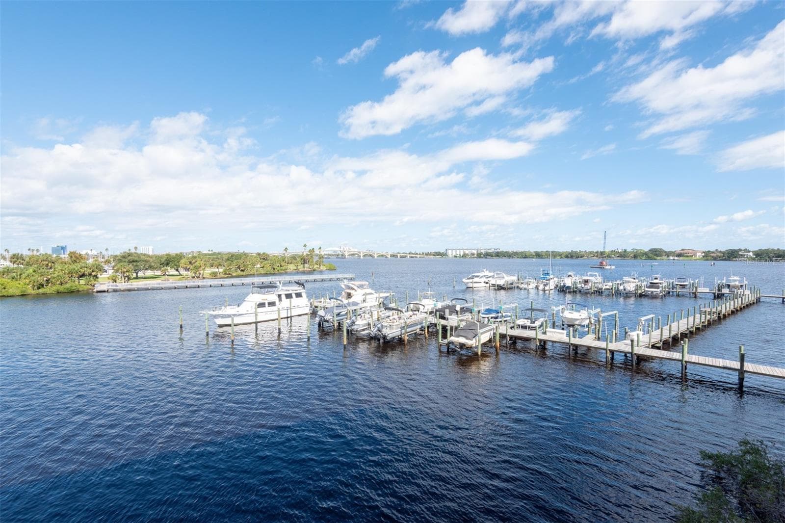 533 MARINA POINT DRIVE — photo 8 of 41