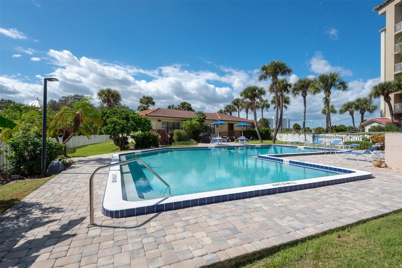 533 MARINA POINT DRIVE — photo 32 of 41