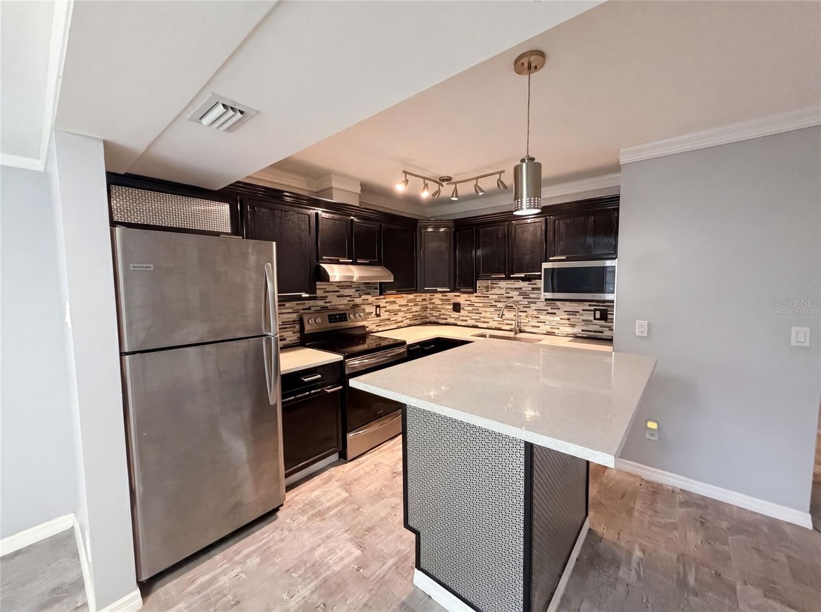 2308 PARK AVENUE — photo 2 of 21