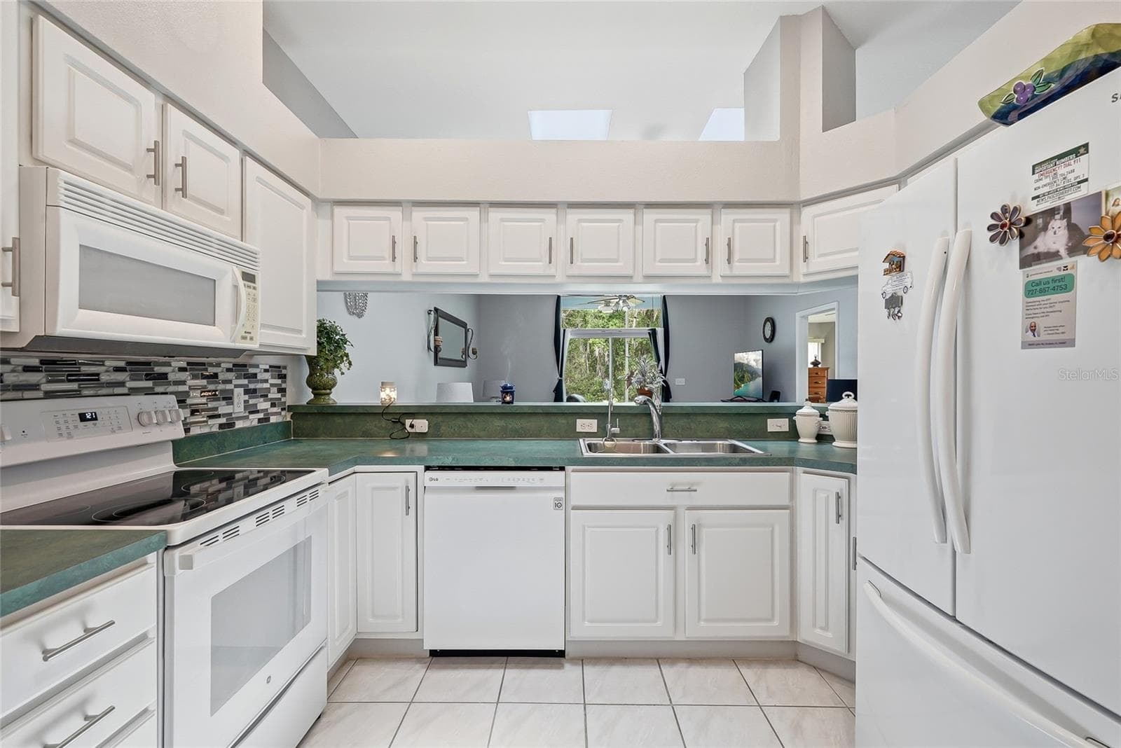 12512 HOLLYBROOK LANE — photo 12 of 42