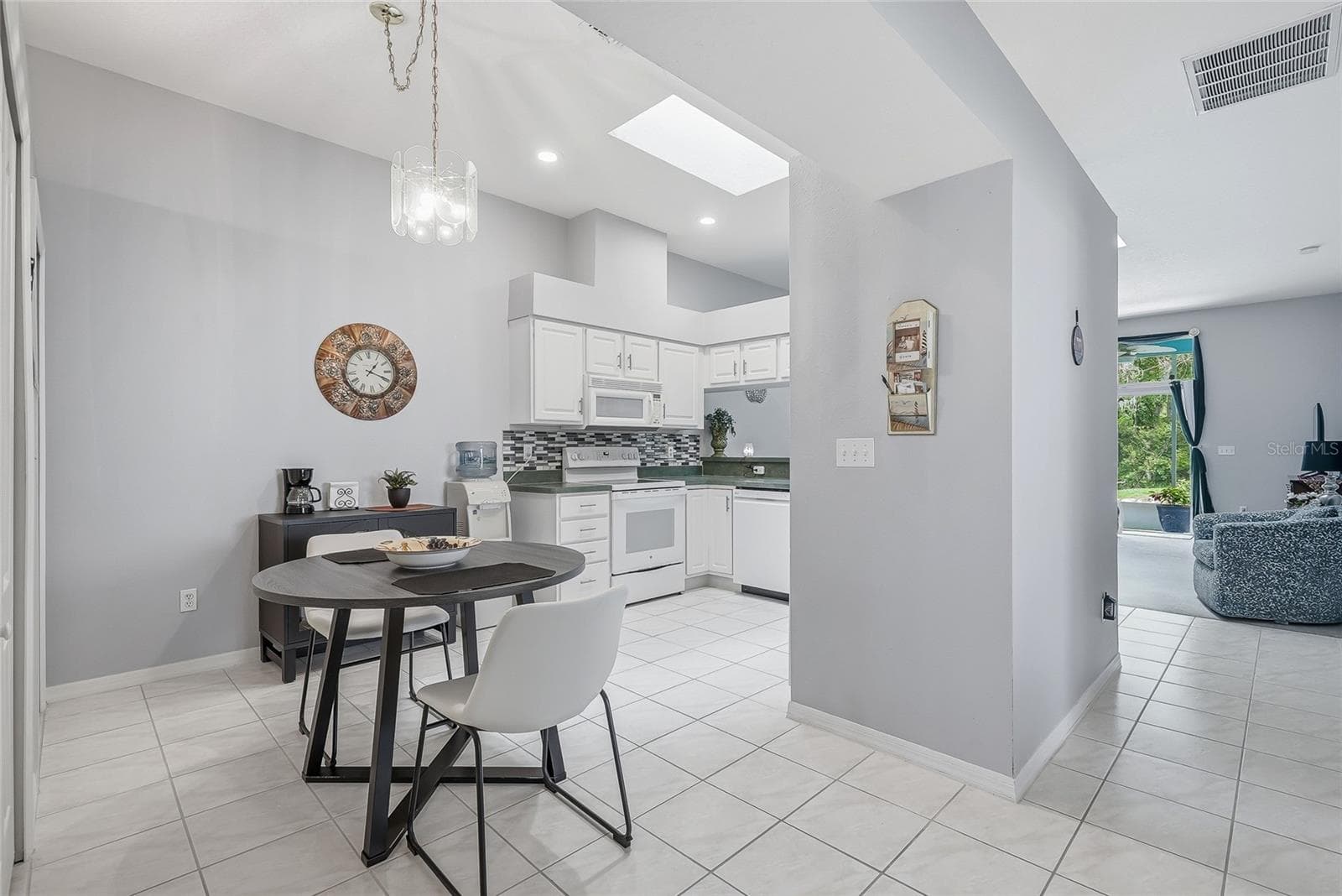 12512 HOLLYBROOK LANE — photo 8 of 42