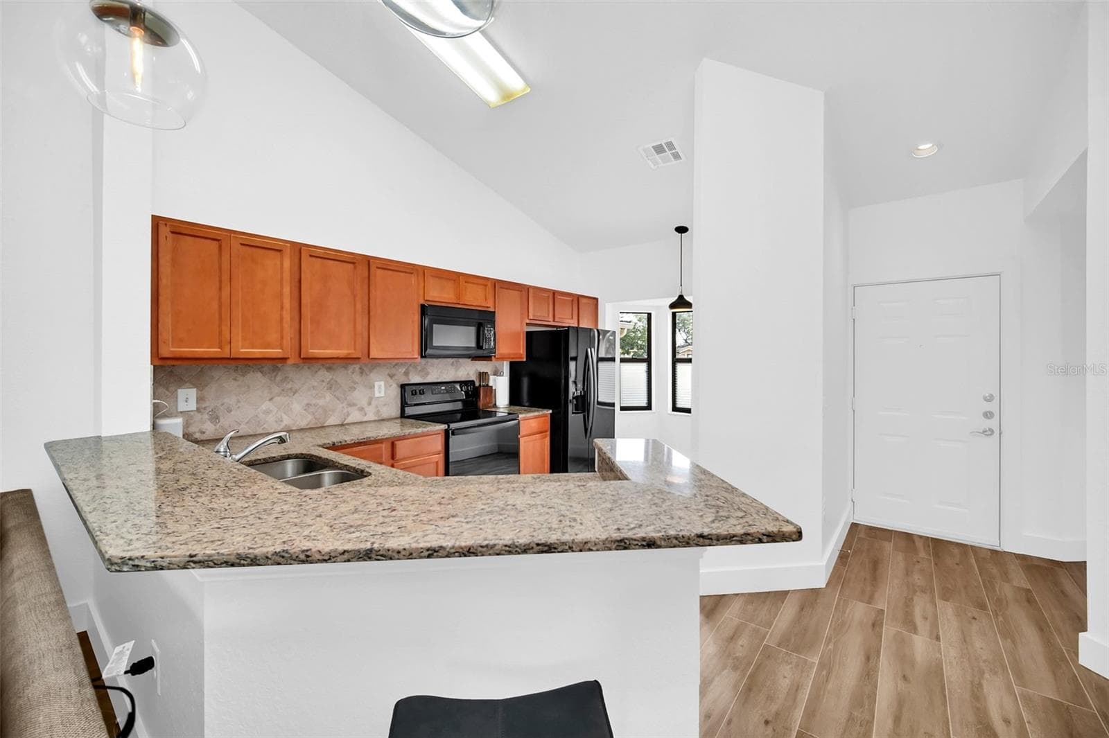 7823 SUGAR BEND DRIVE — photo 4 of 16