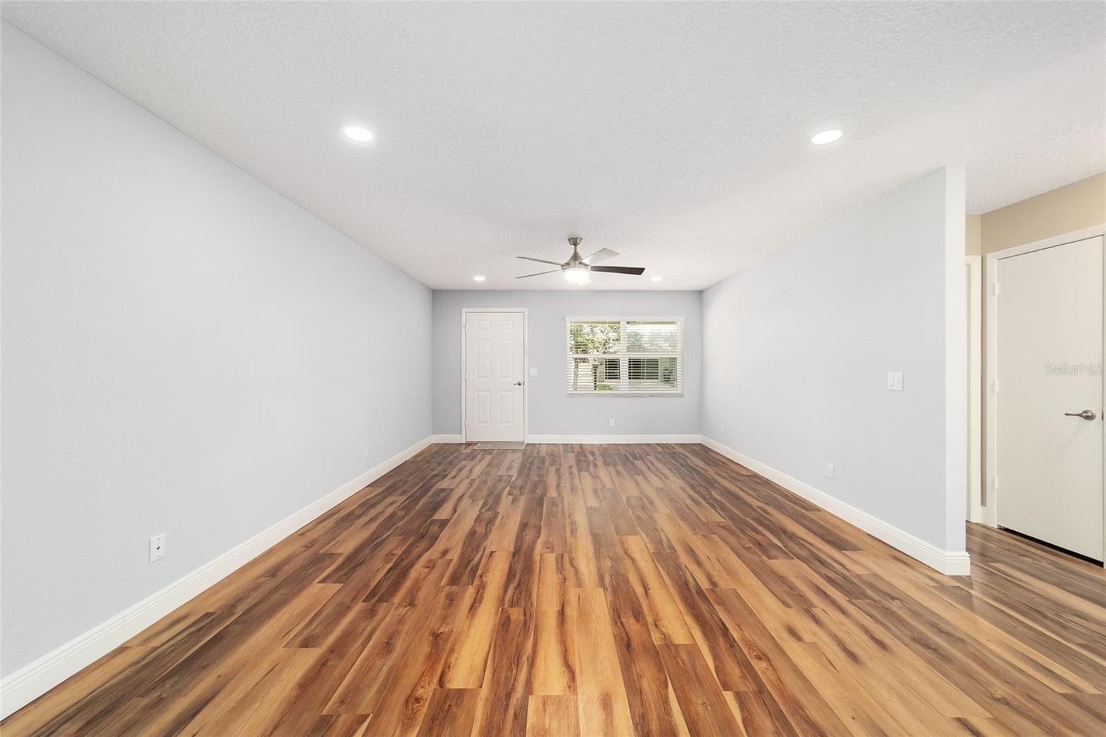 9272 82ND TERRACE — photo 9 of 42
