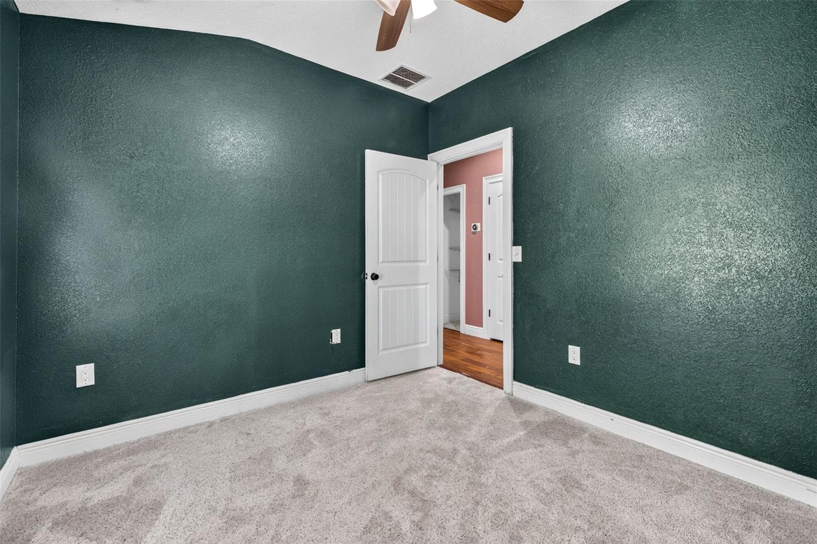 4243 NANCY CREEK BOULEVARD — photo 32 of 94
