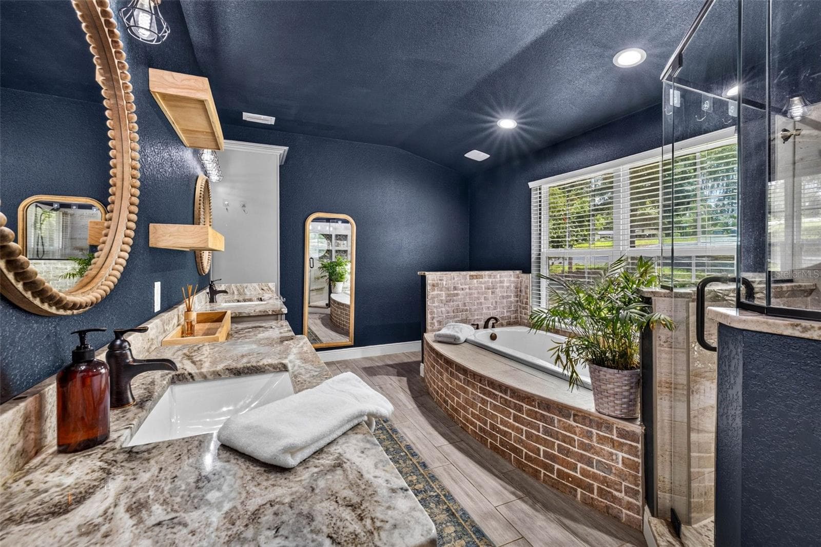 4243 NANCY CREEK BOULEVARD — photo 4 of 94