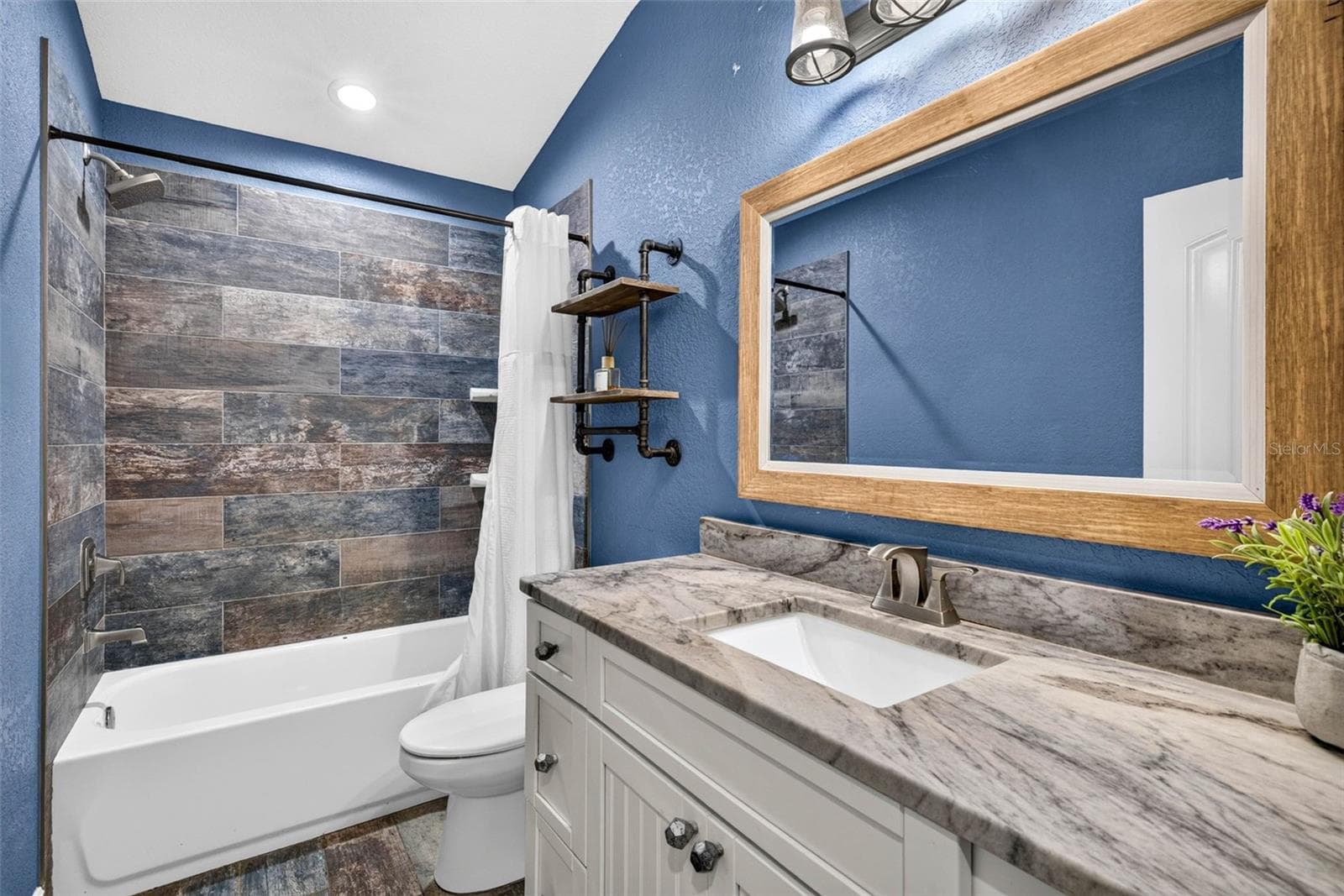 4243 NANCY CREEK BOULEVARD — photo 30 of 94
