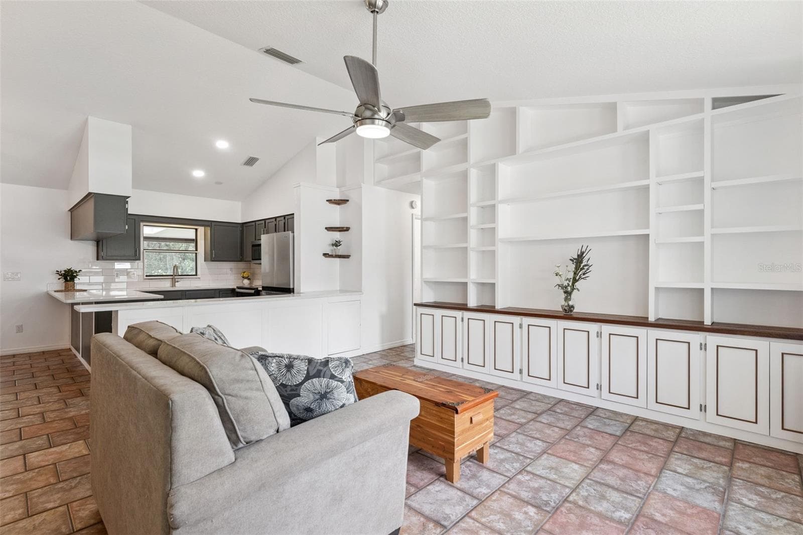 125 DONNA CIRCLE — photo 11 of 43