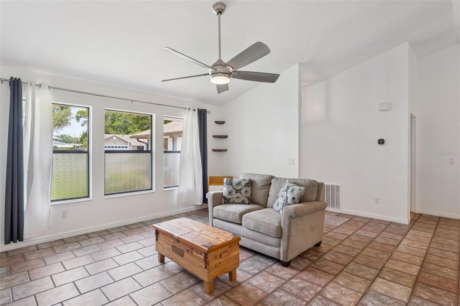125 DONNA CIRCLE — photo 14 of 43
