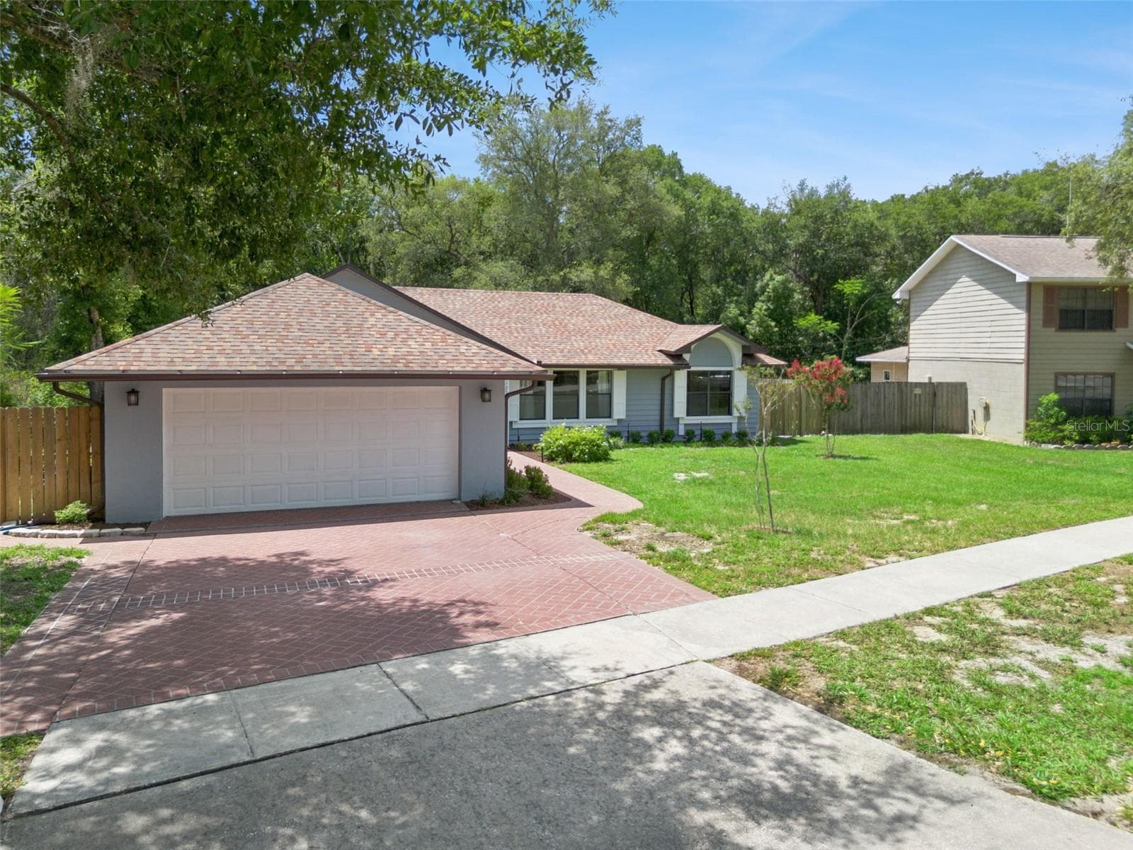 125 DONNA CIRCLE — photo 4 of 43