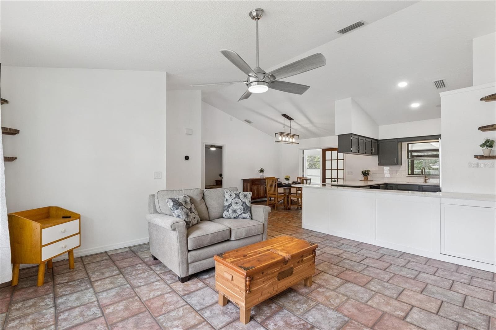 125 DONNA CIRCLE — photo 13 of 43