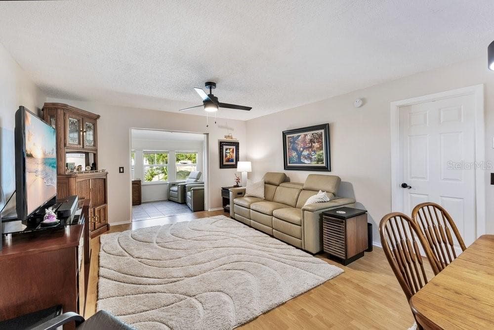 2462 MILL RUN BOULEVARD — photo 3 of 46