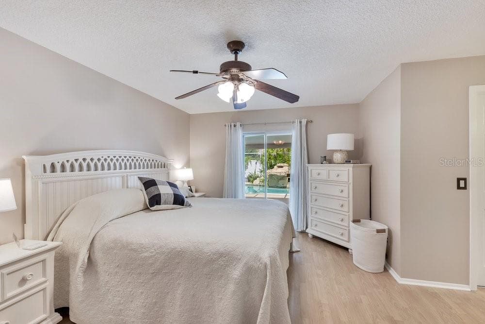 2462 MILL RUN BOULEVARD — photo 10 of 46