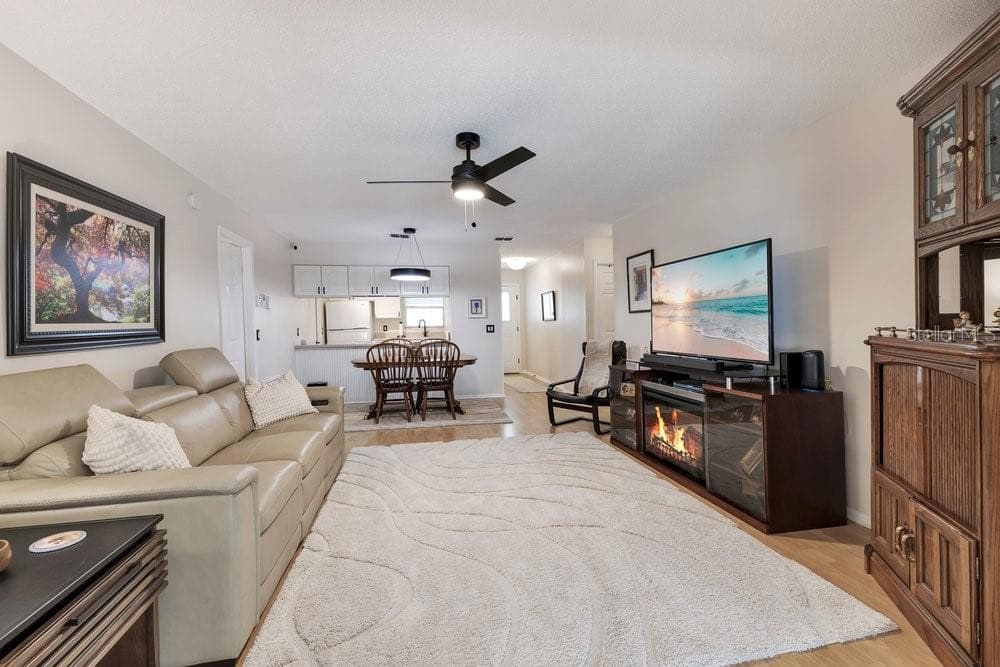 2462 MILL RUN BOULEVARD — photo 5 of 46