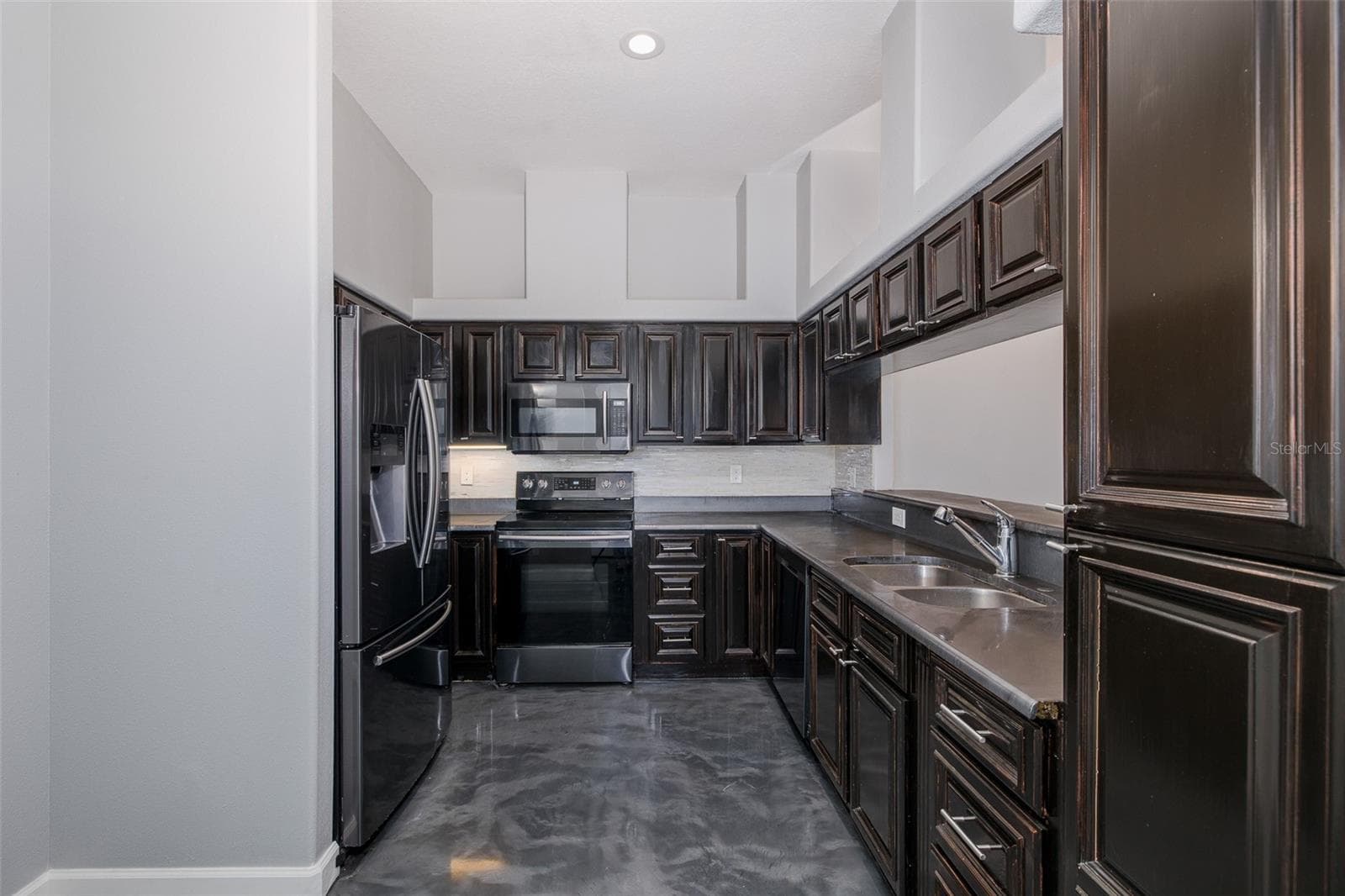 2989 ESTANCIA PLACE — photo 10 of 45