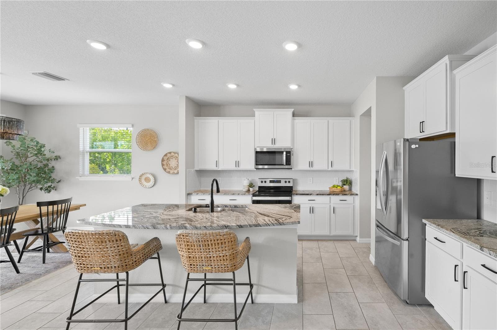 2032 MIDNIGHT PEARL DRIVE — photo 5 of 44