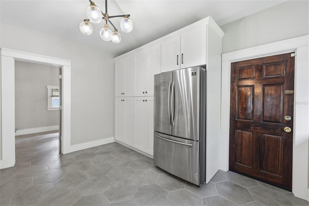 236 NORTH STREET — photo 11 of 64