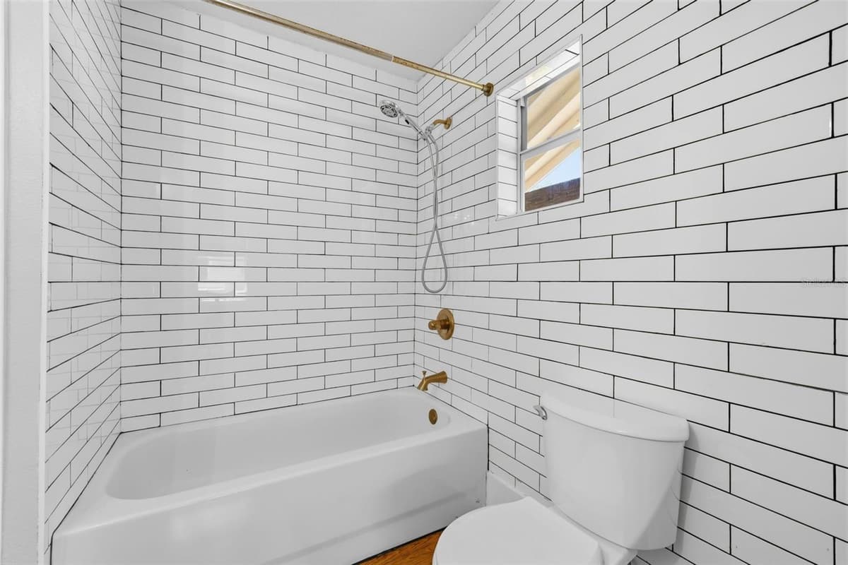 236 NORTH STREET — photo 16 of 64