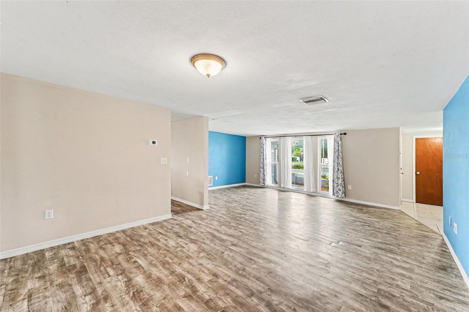 7923 IRONBARK DRIVE — photo 5 of 35