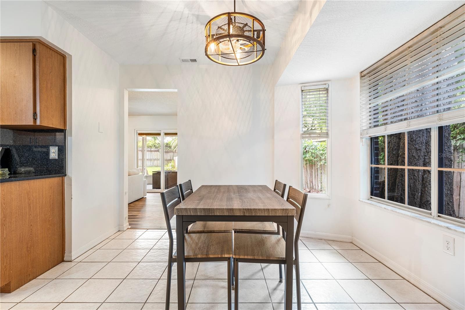 26141 BILTMORE STREET — photo 8 of 32