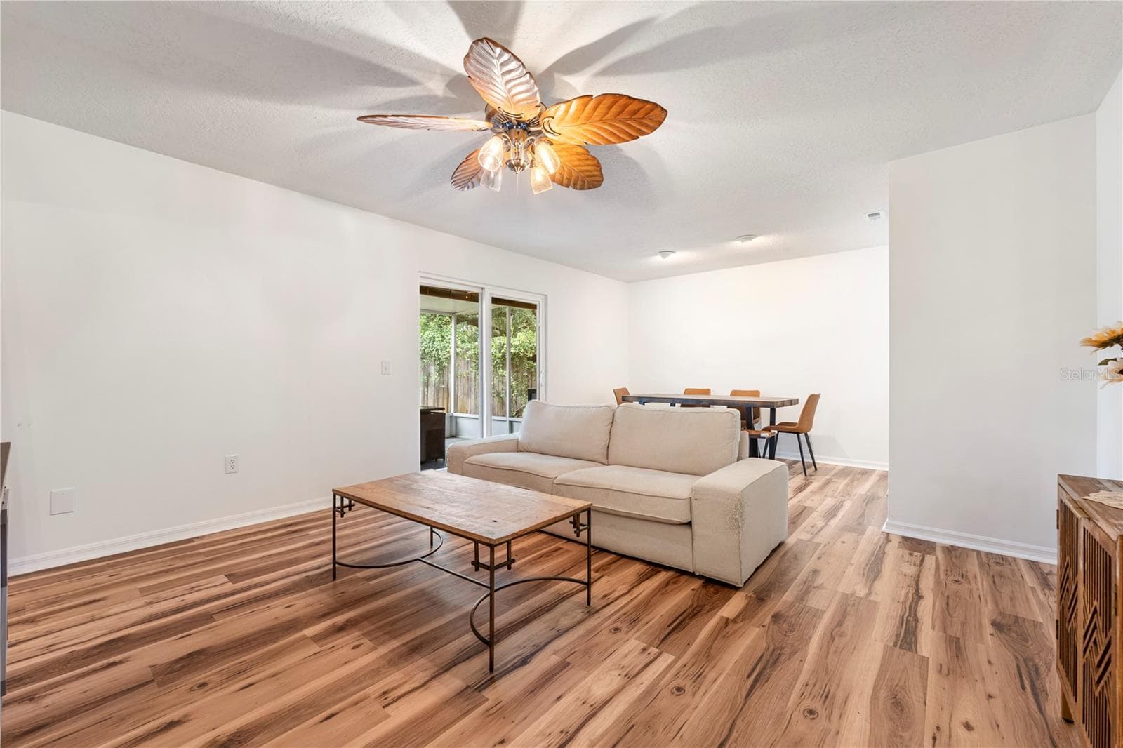 26141 BILTMORE STREET — photo 12 of 32