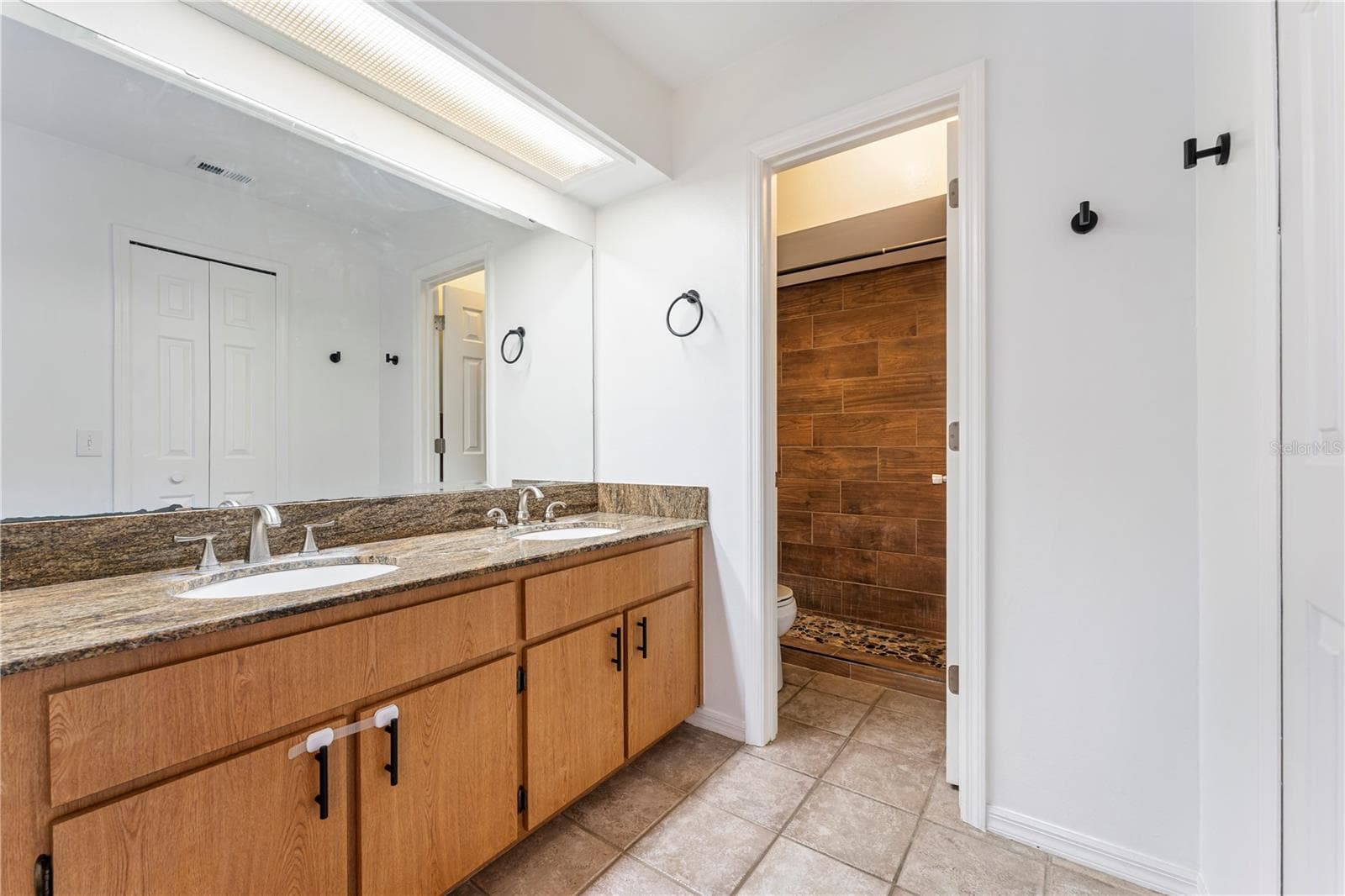 26141 BILTMORE STREET — photo 20 of 32