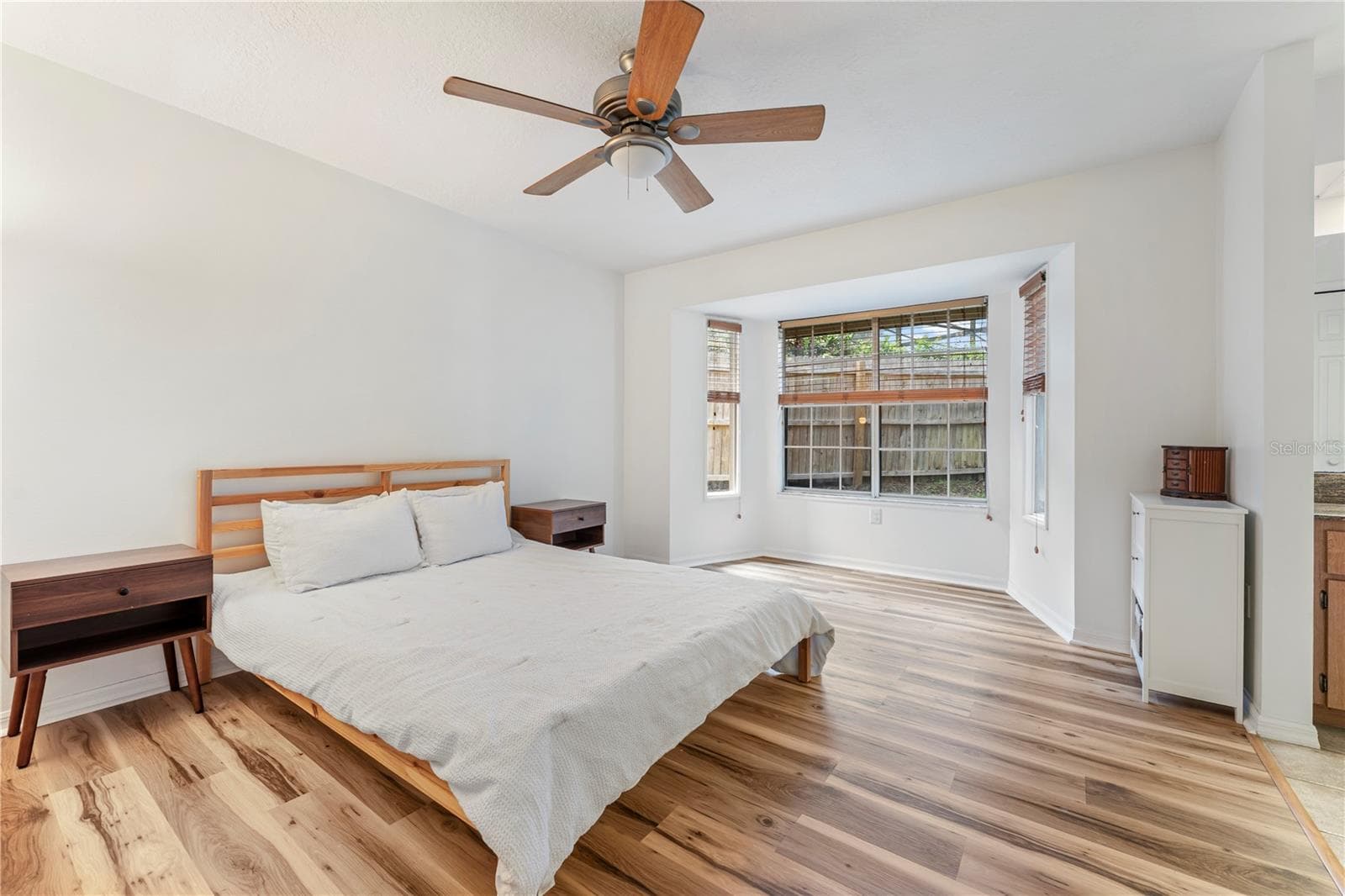 26141 BILTMORE STREET — photo 17 of 32