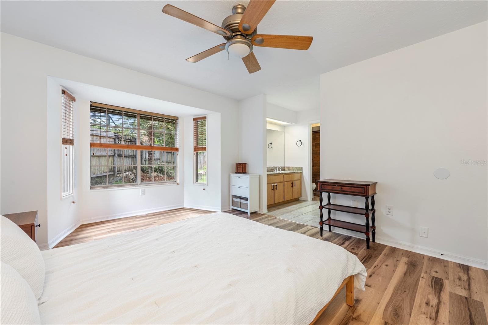 26141 BILTMORE STREET — photo 18 of 32
