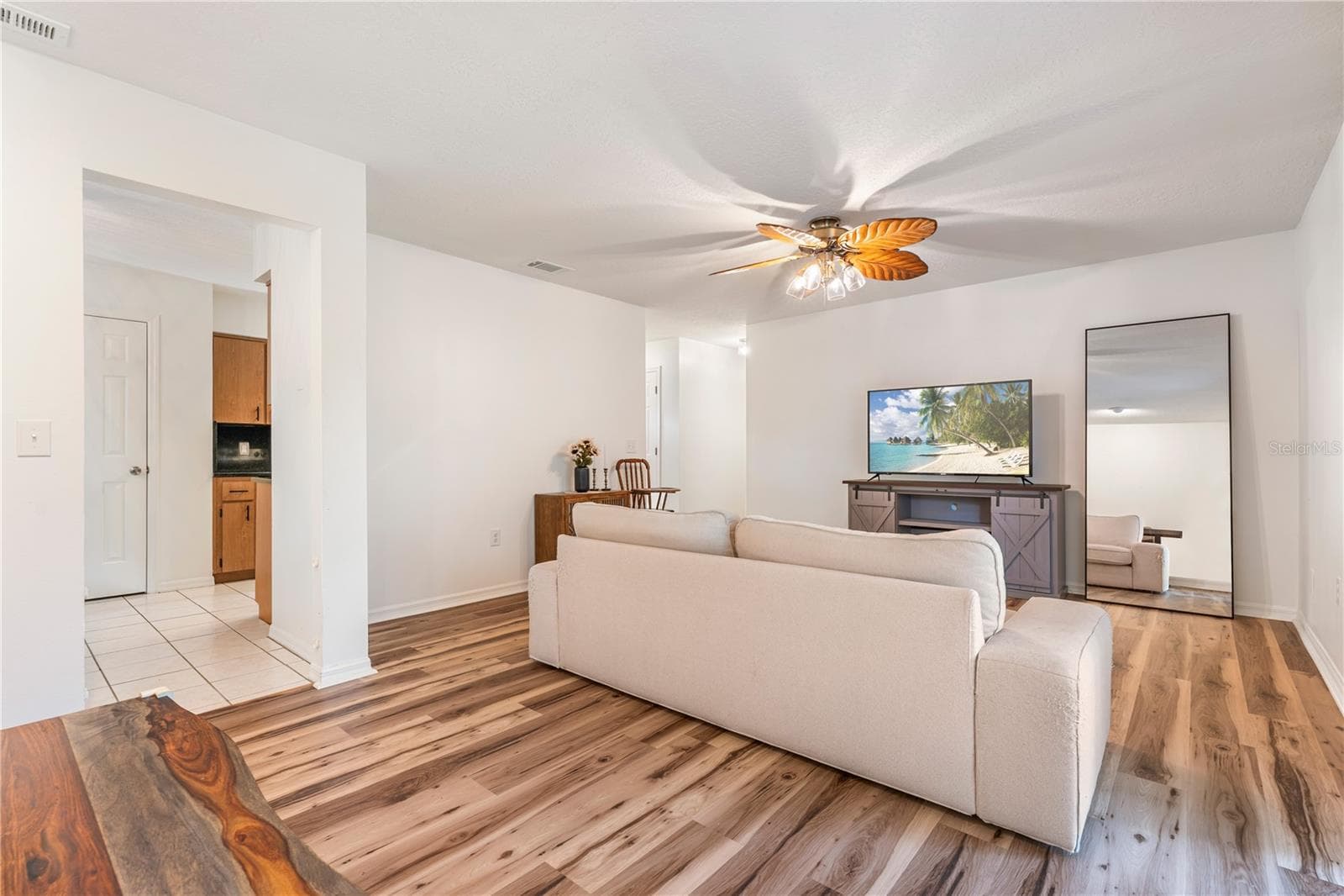 26141 BILTMORE STREET — photo 13 of 32