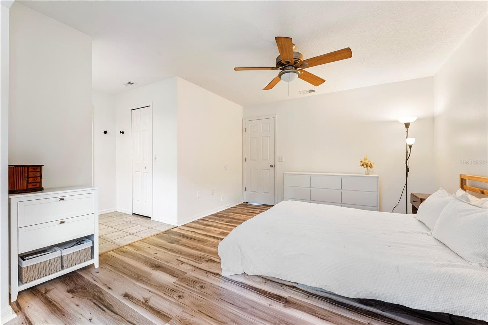 26141 BILTMORE STREET — photo 19 of 32