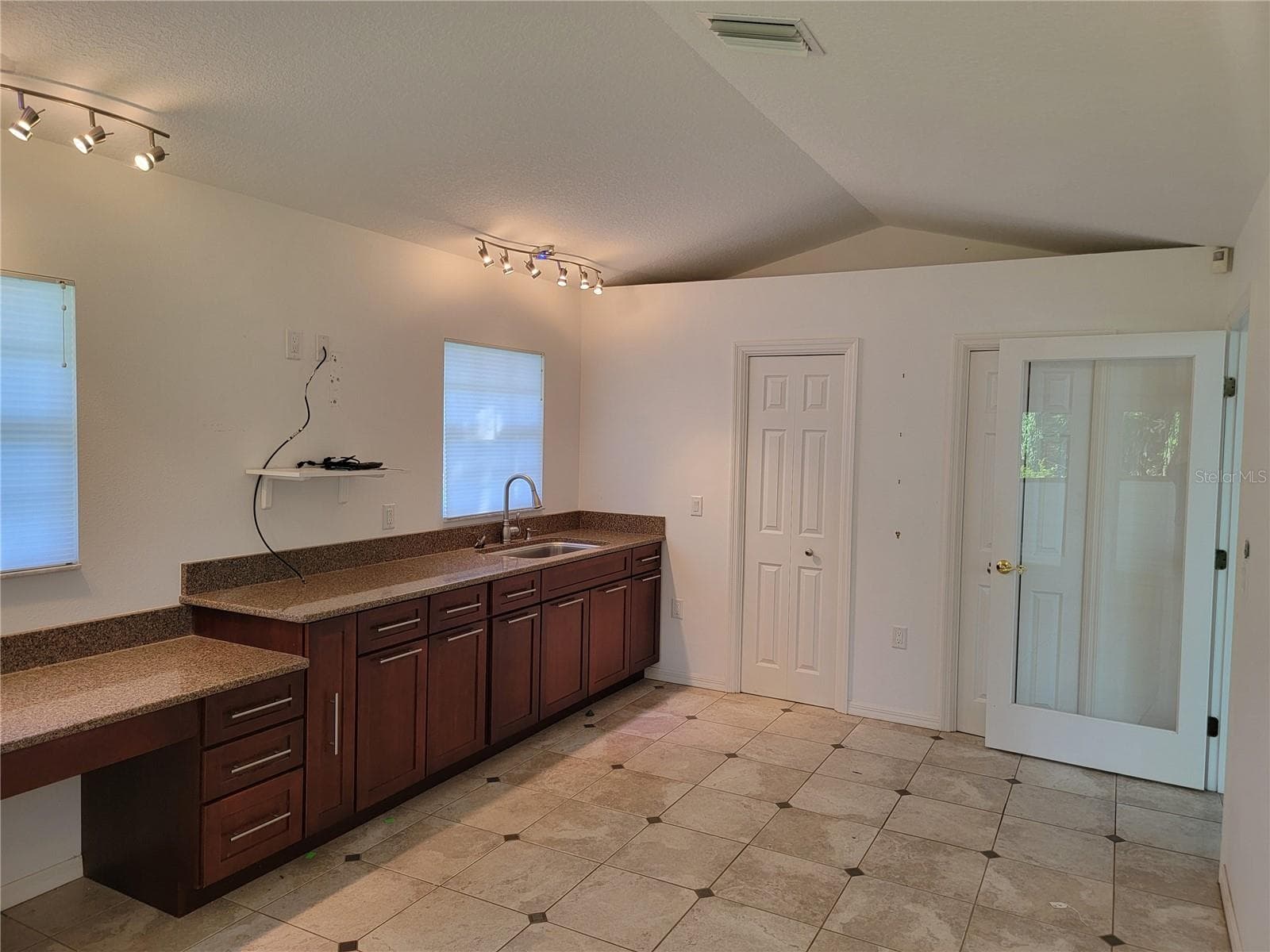 1474 LONGOAK DRIVE — photo 19 of 37