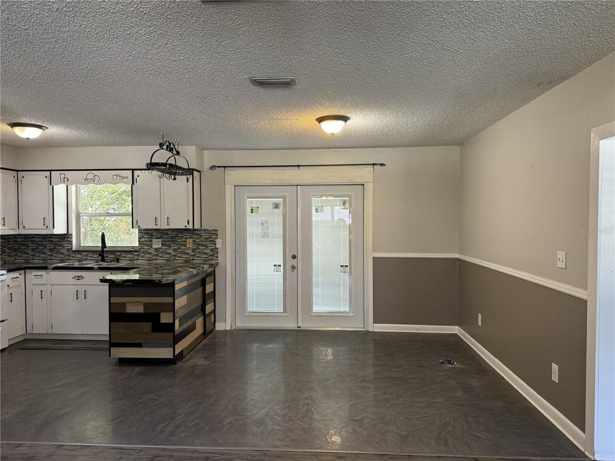 475 NIGHTINGALE STREET — photo 10 of 26
