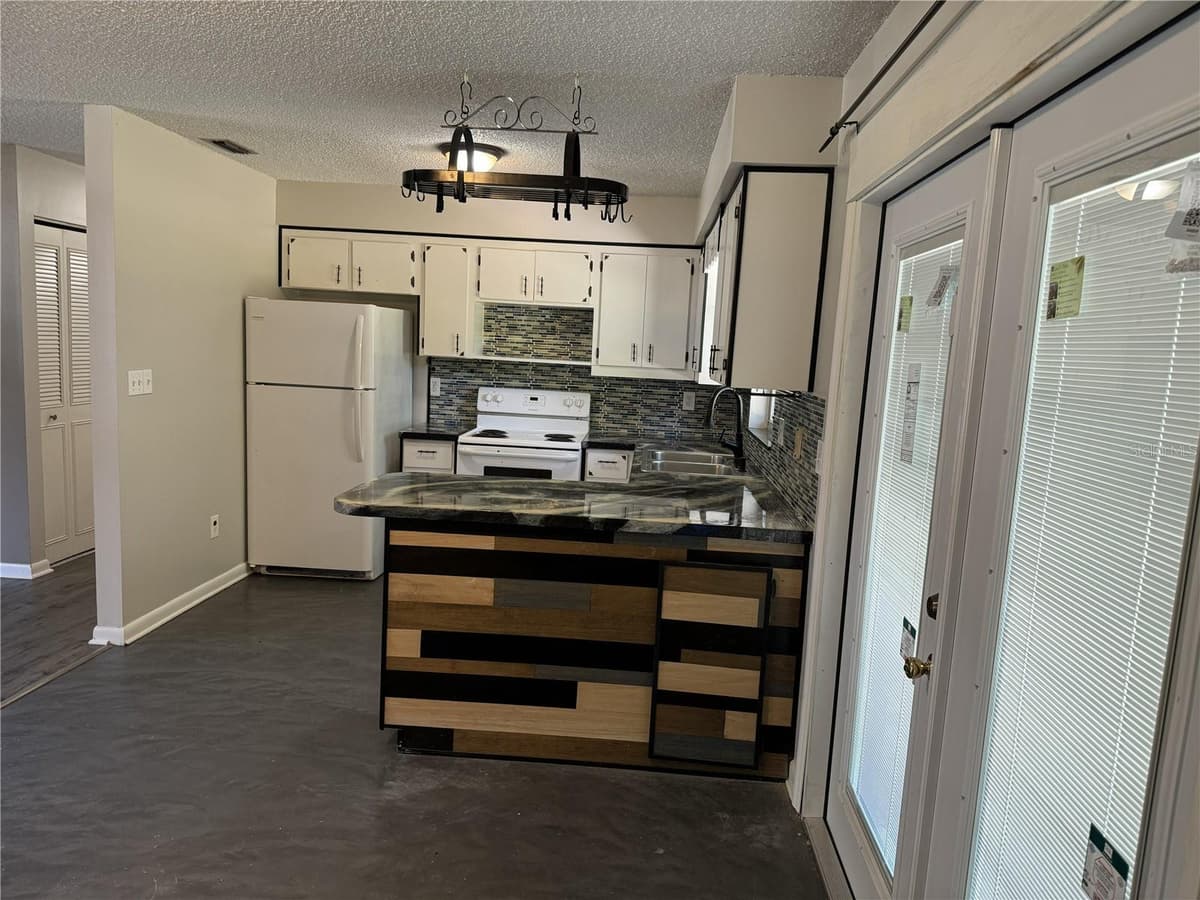 475 NIGHTINGALE STREET — photo 13 of 26