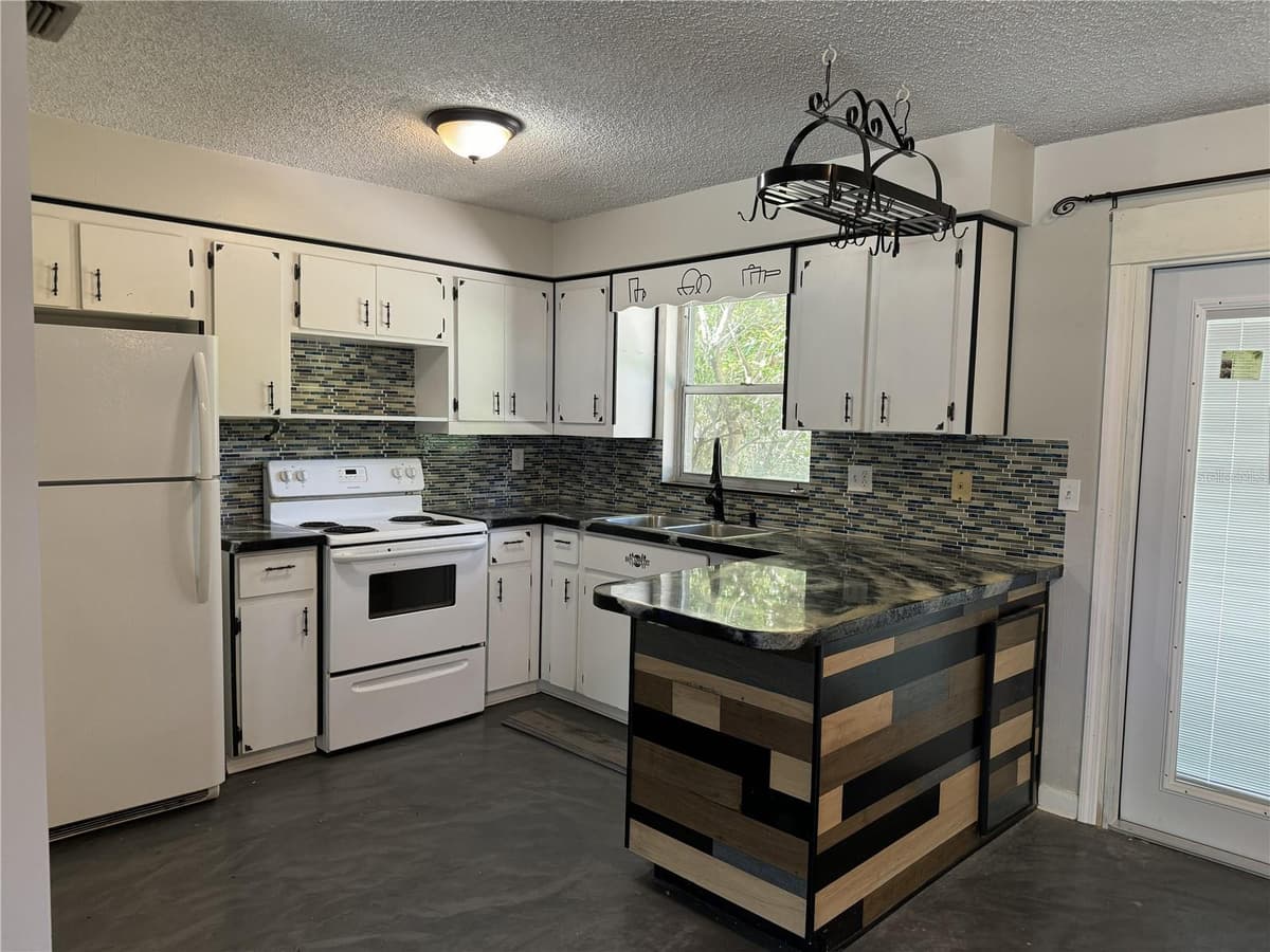 475 NIGHTINGALE STREET — photo 12 of 26