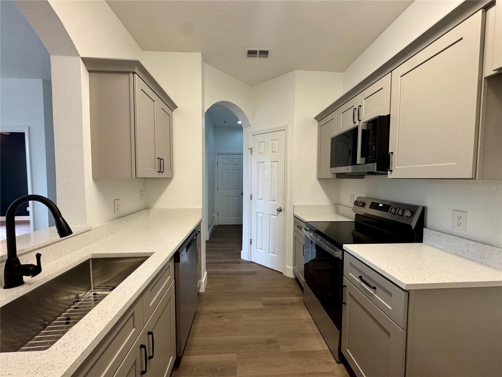 7109 YACHT BASIN AVENUE — photo 9 of 29