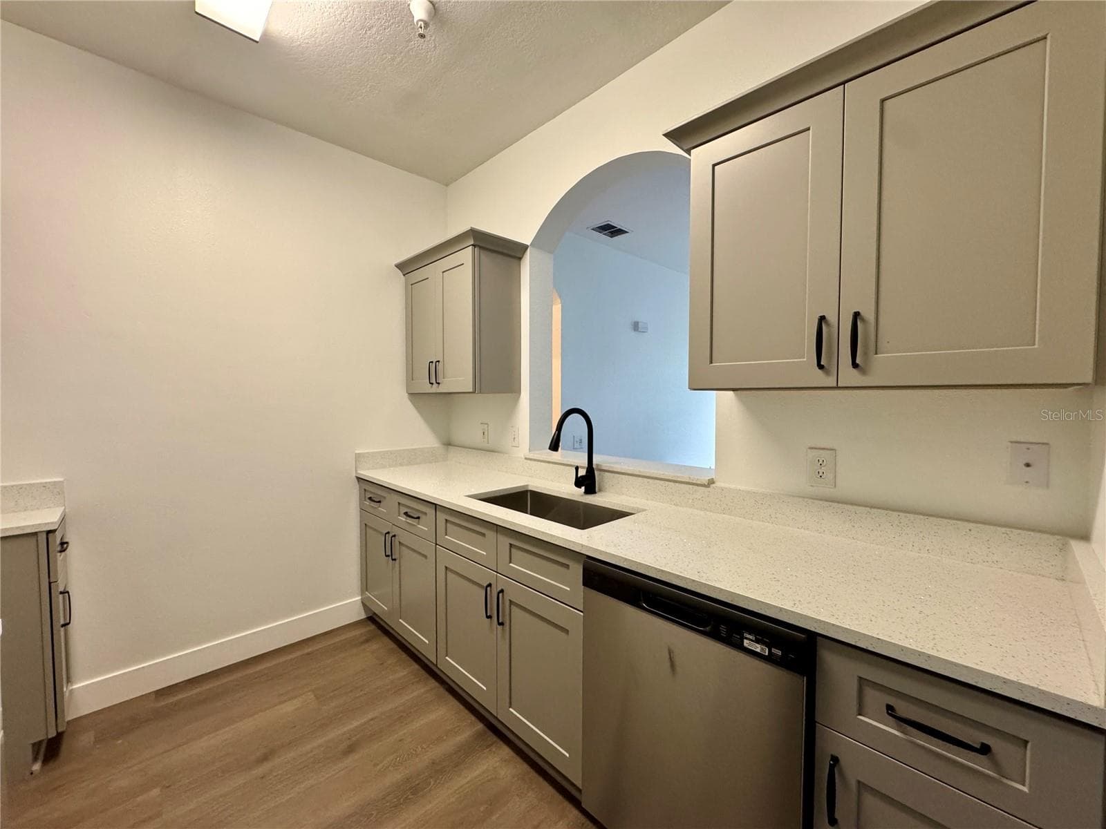 7109 YACHT BASIN AVENUE — photo 8 of 29