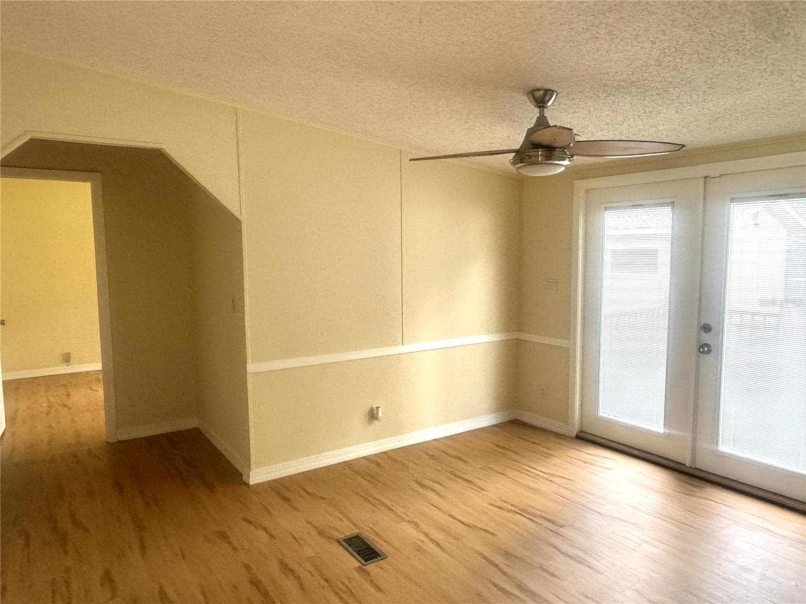 5205 32ND COURT — photo 4 of 23