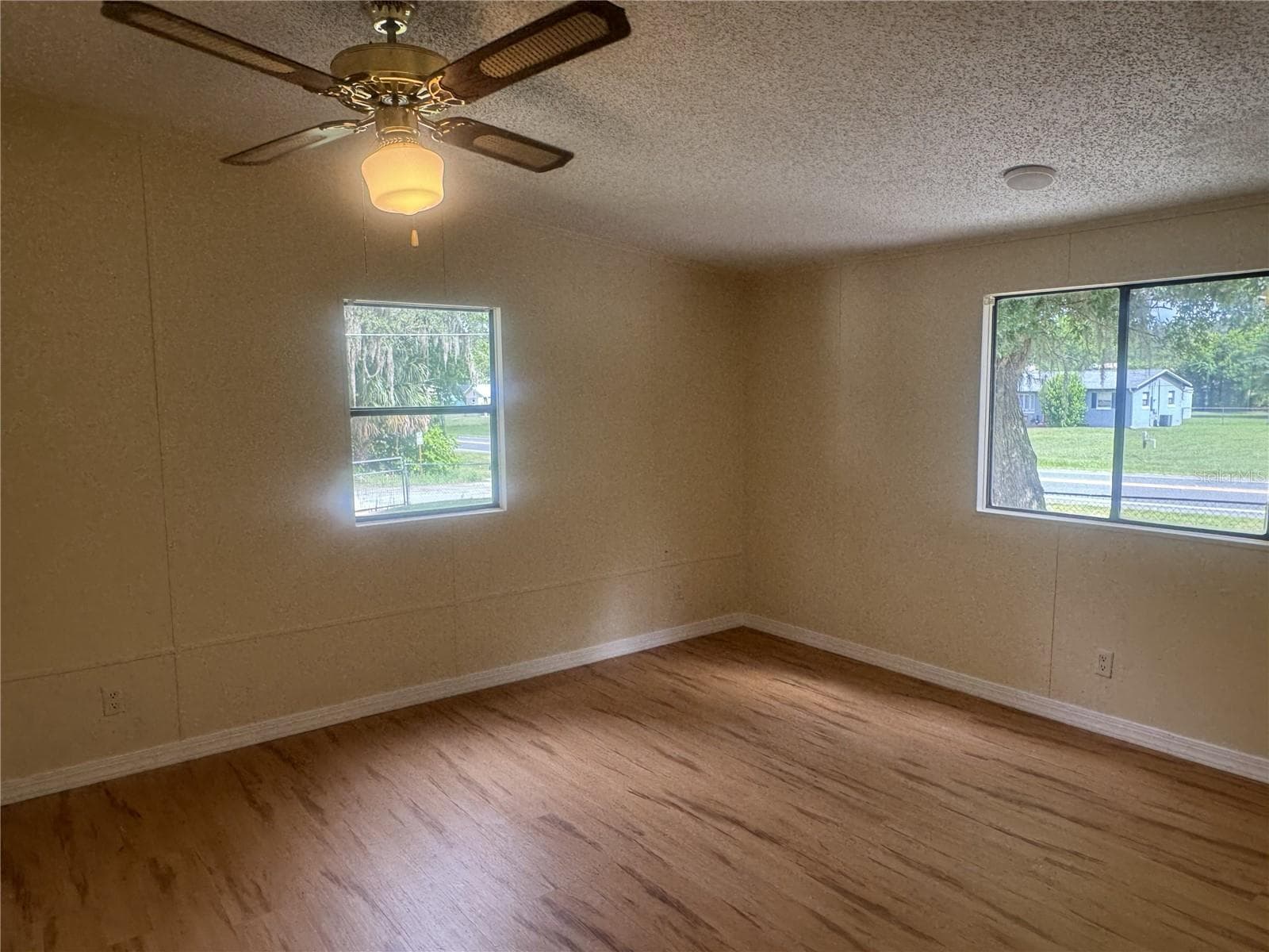 5205 32ND COURT — photo 9 of 23