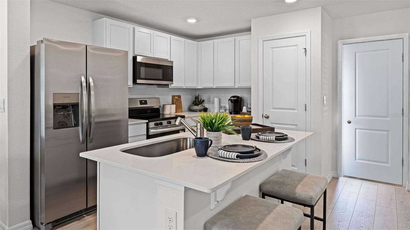 603 PRESTON COVE DRIVE — photo 3 of 33
