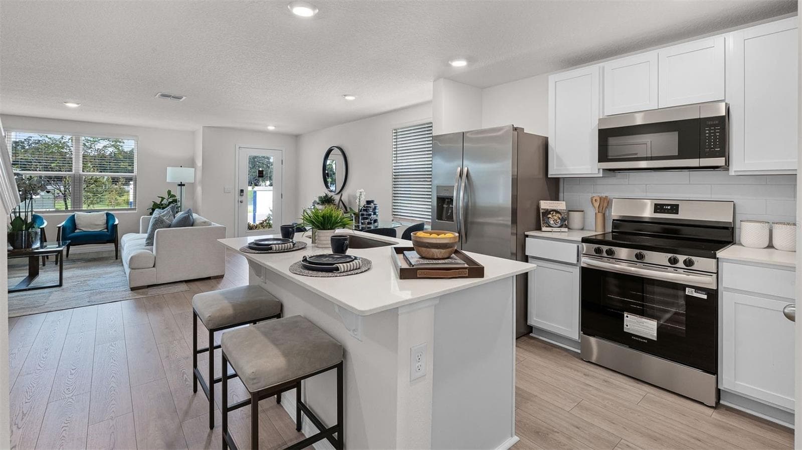 603 PRESTON COVE DRIVE — photo 2 of 33