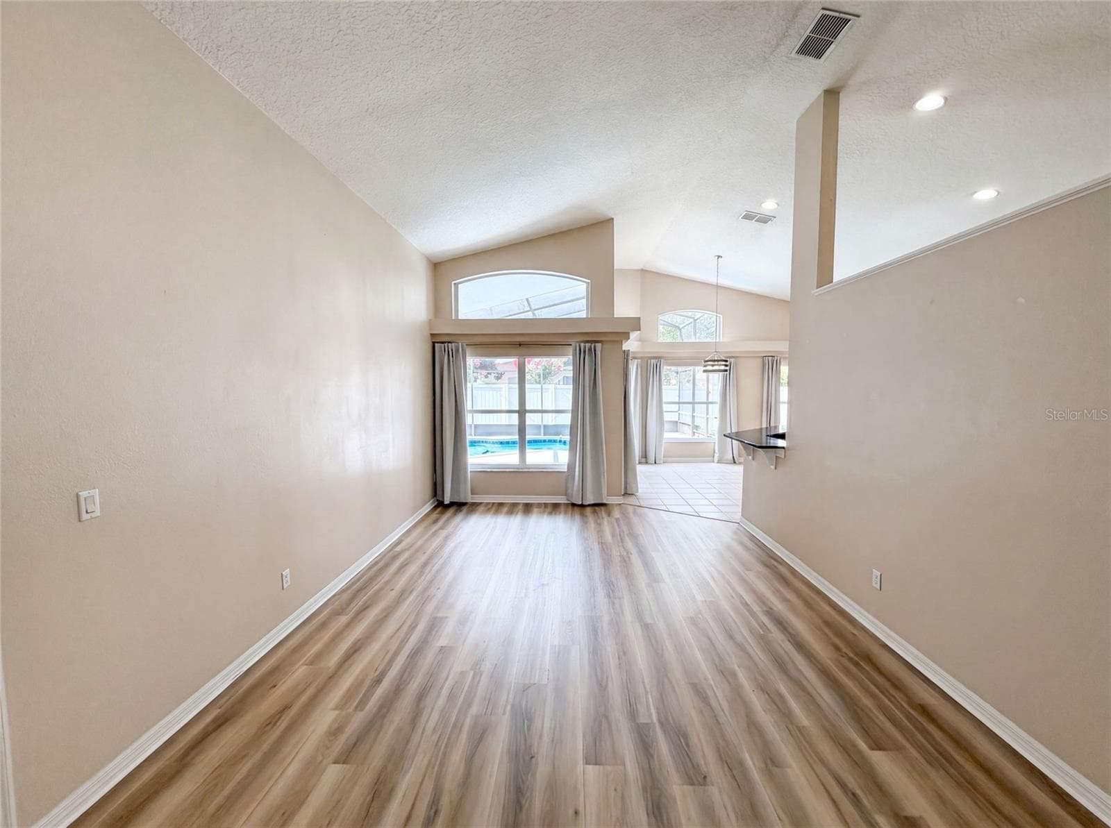 1619 RIVER BIRCH AVENUE — photo 8 of 30